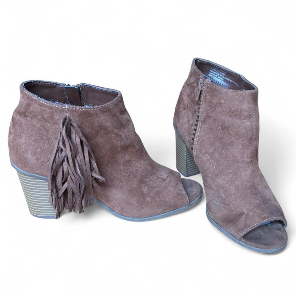 New Directions Brown suede peep toe ankle boots with fringe size 8.5